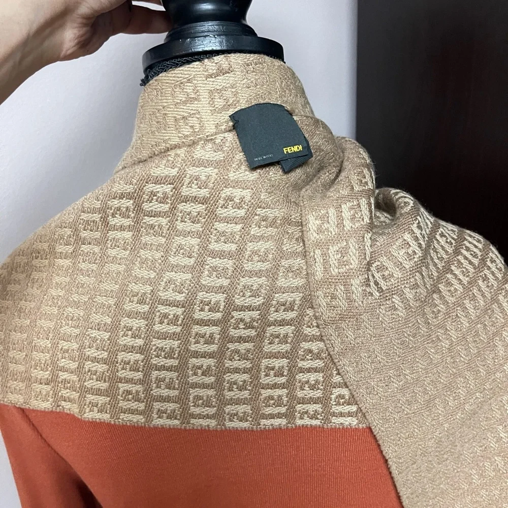 100% Authentic FENDI TAN WOOL SCARF - Picture 6 of 9